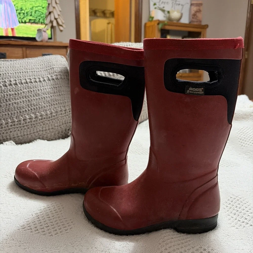 Bogs Kids US size‎ 1 Pull Up Rain Boots In Red. Winter, Rain Or Snow.